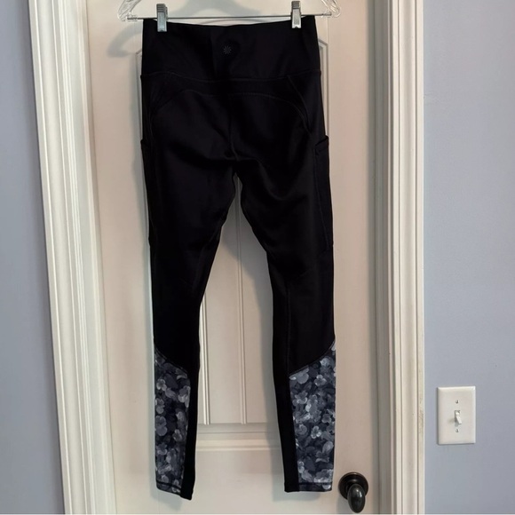 Athleta Small LOT of Two Leggings ~ Sonic Reflective & High Traverse Floral - Picture 4 of 16